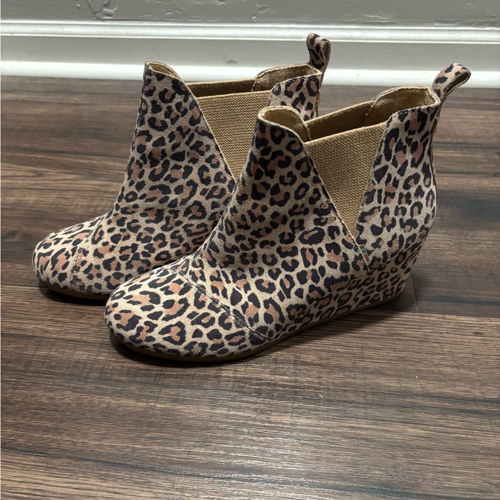 EUC Toms Leopard Print Ankle Boots